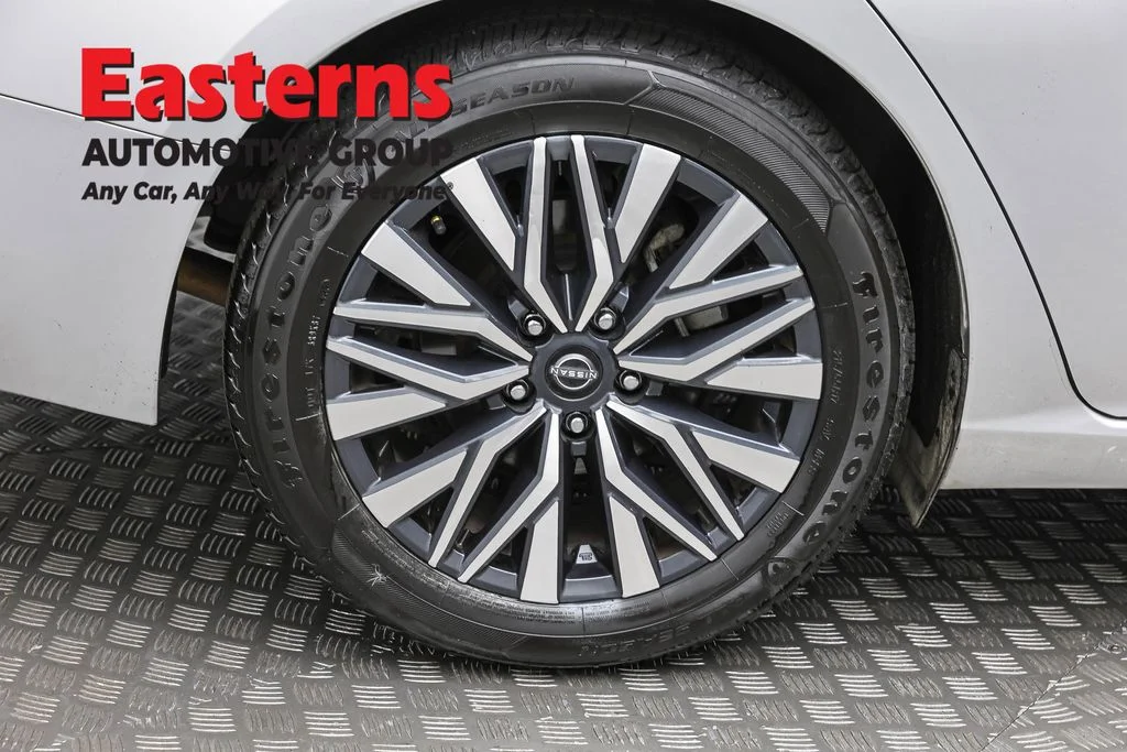 Used 2024 Silver Nissan 2.5 SV image 30
