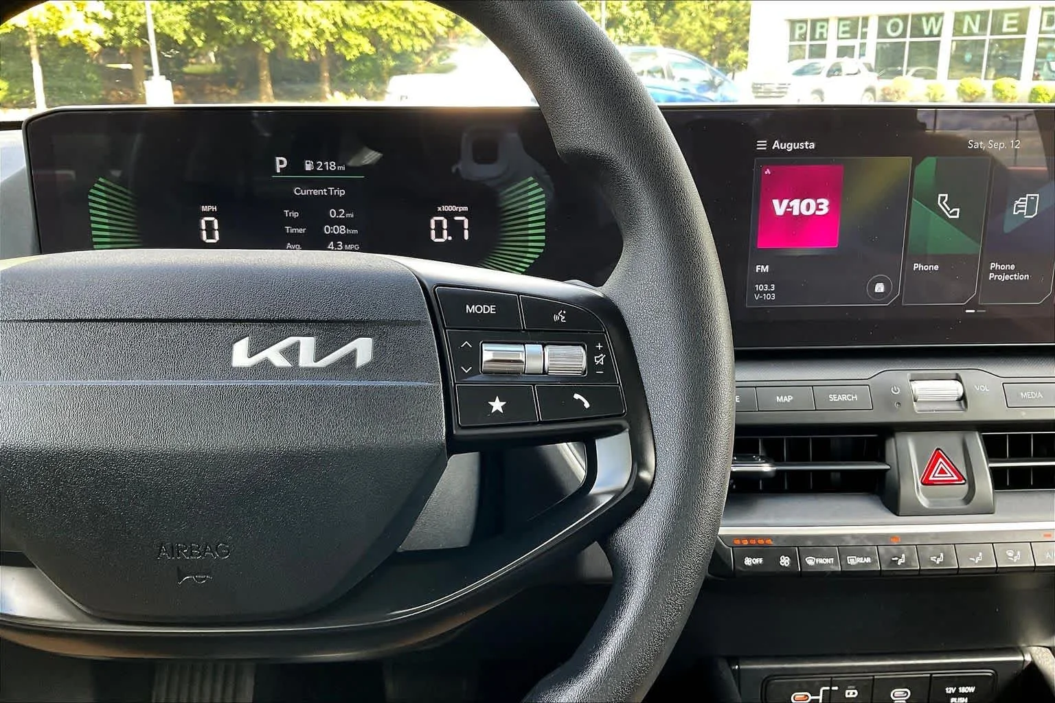 Used 2025 Aurora Black Pearl Kia LX image 24