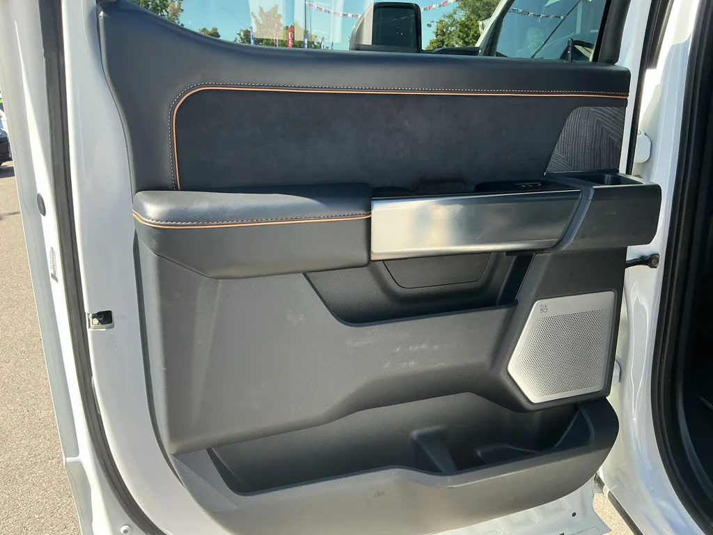 Used 2024 STAR WHITE Ford Platinum image 21