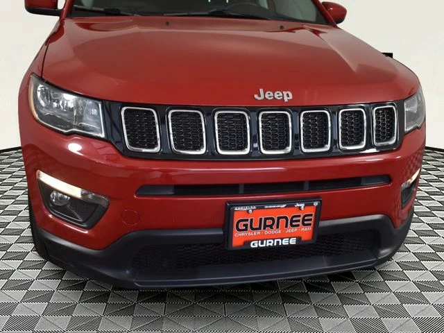 Used 2018 Red Jeep Latitude image 12
