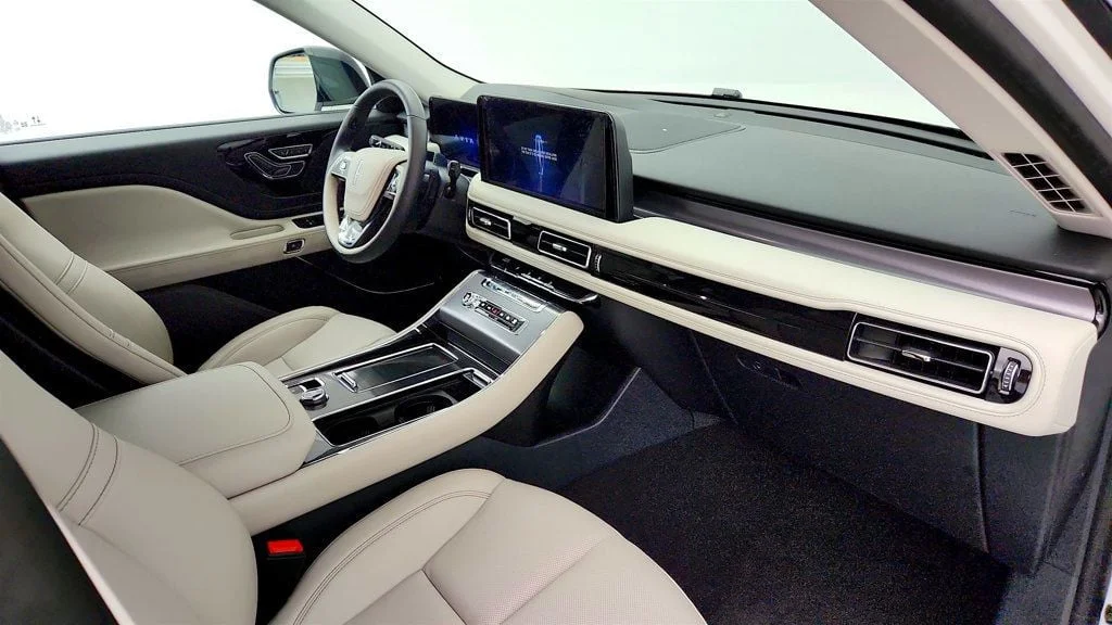 Used 2025 Pristine White Metallic Tri-Coat Lincoln Premiere RWD w/ Jet Pkg & 21