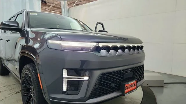 New 2026 Baltic-Gray Metallic Clear-Coat Exterior Paint Jeep Limited Reserve image 16