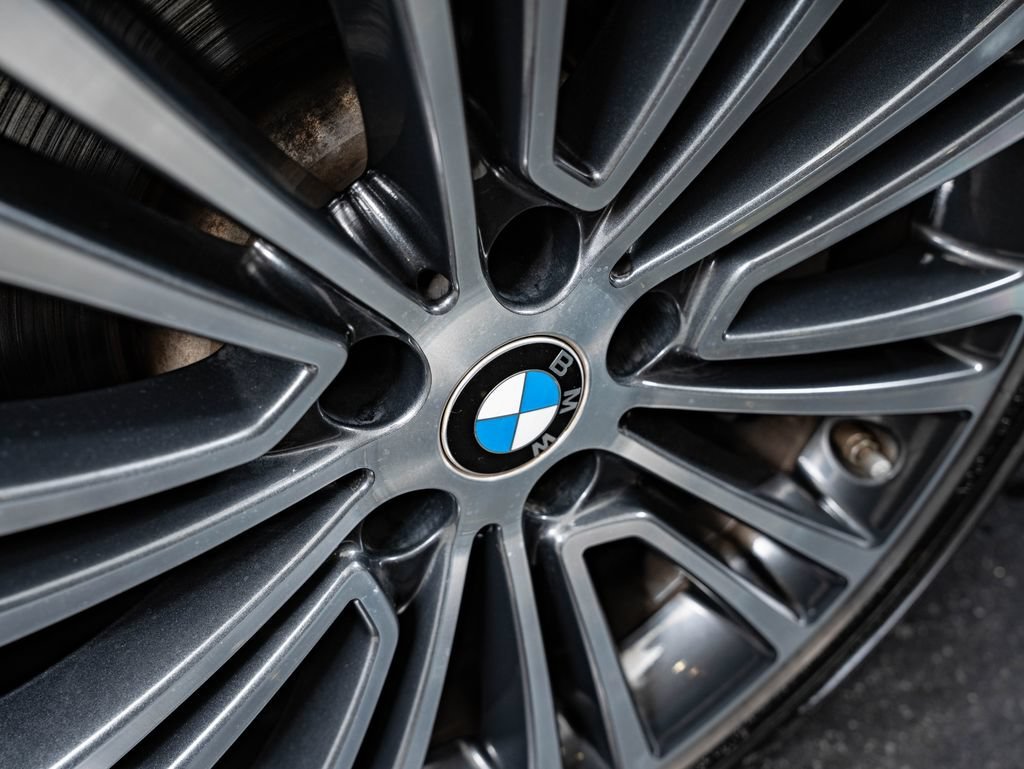 Used 2019 Jet Black BMW 540i image 8