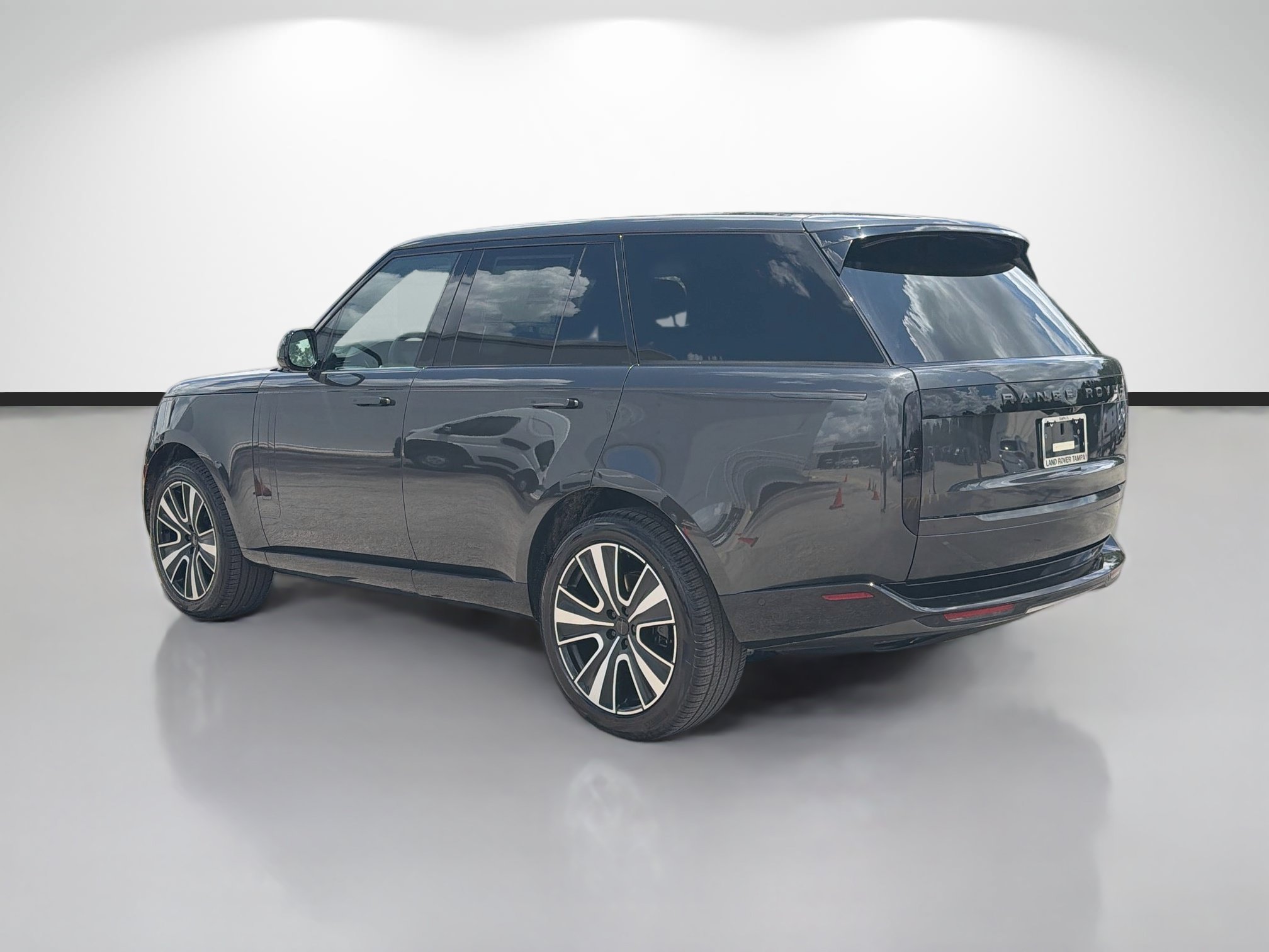 New 2026 Carpathian Grey Land Rover SE image 3