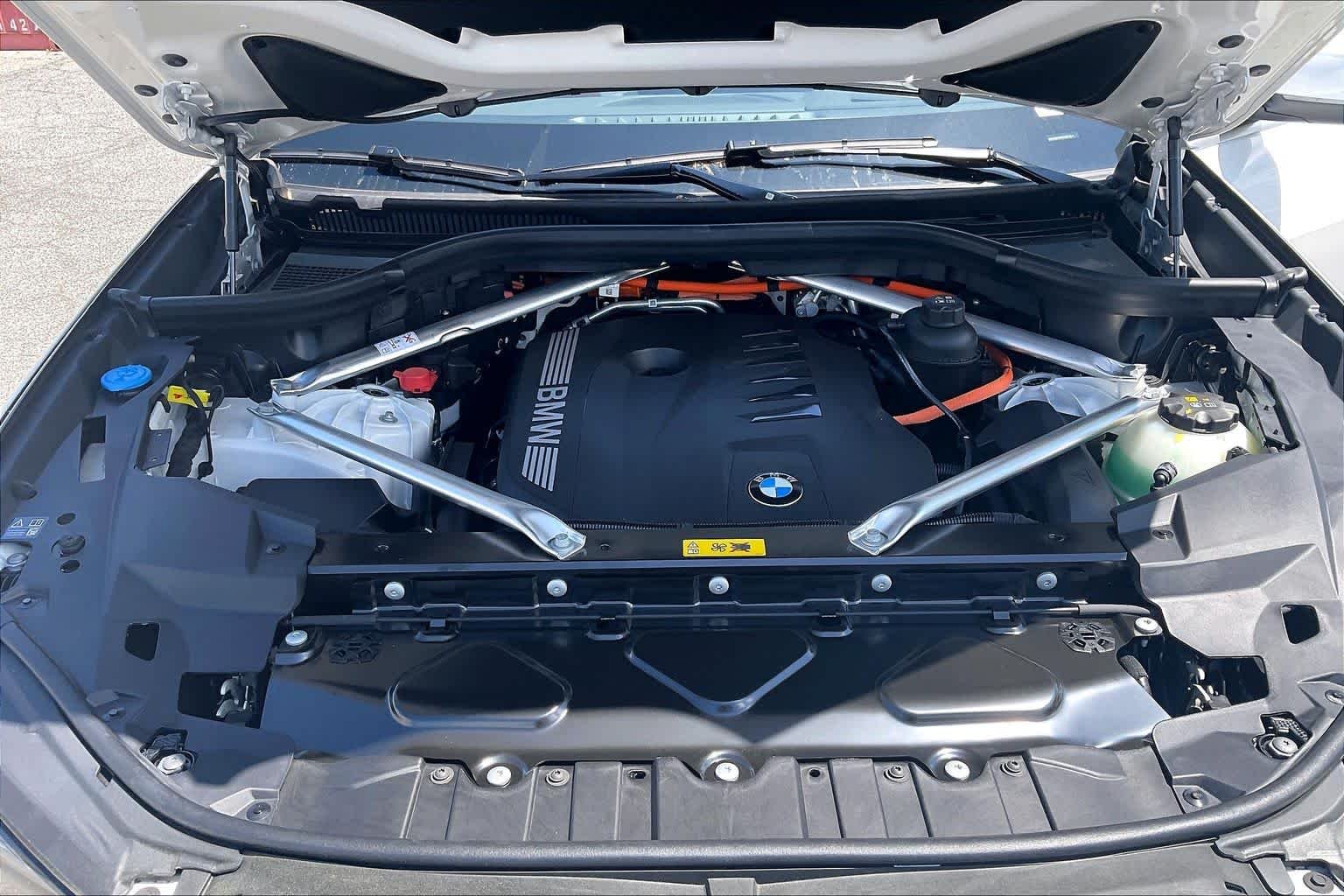 New 2026 Mineral White Metallic BMW xDrive50e image 16