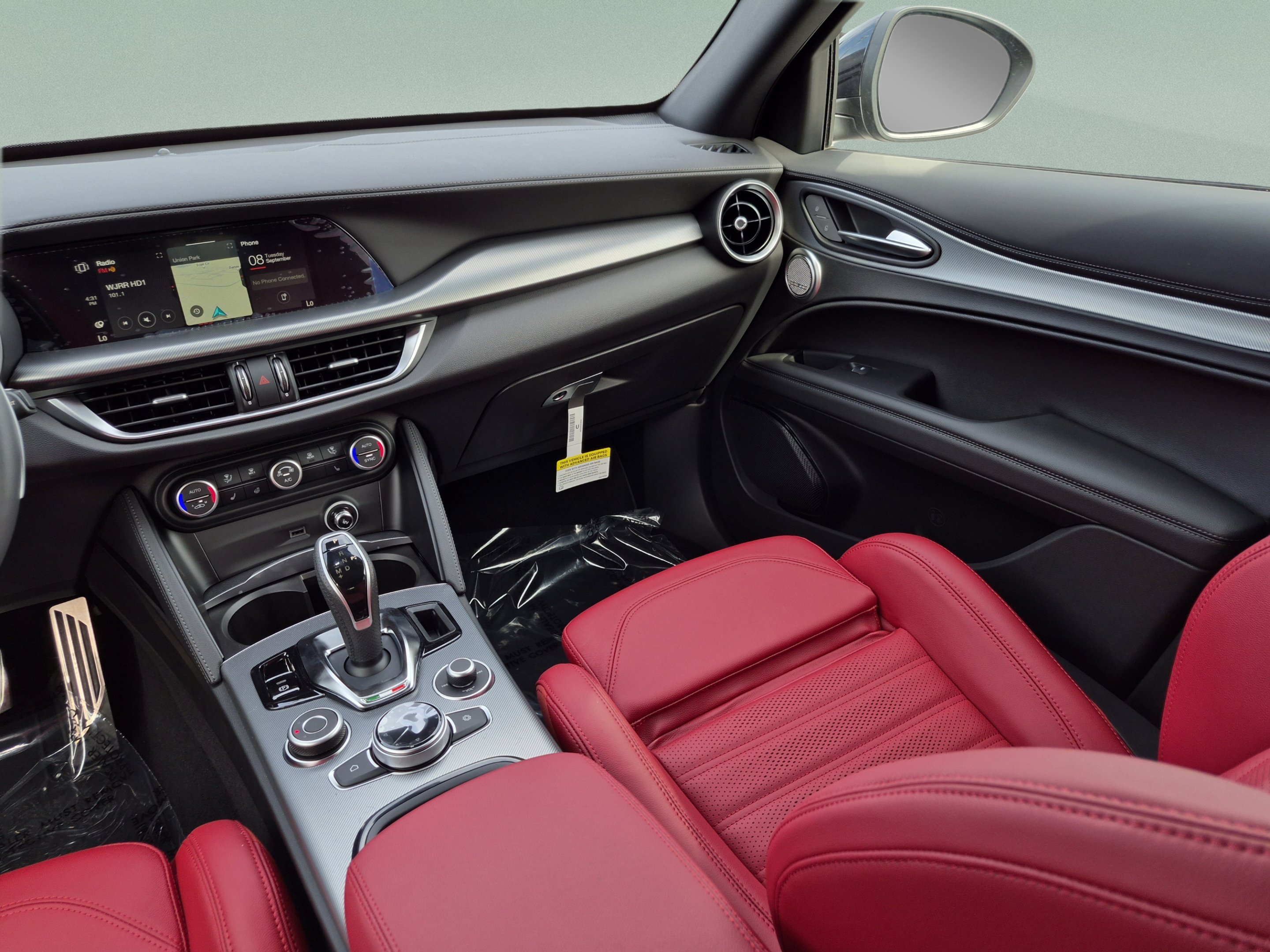 New 2026 Vesuvio Gray Metallic Exterior Paint Alfa Romeo  image 27