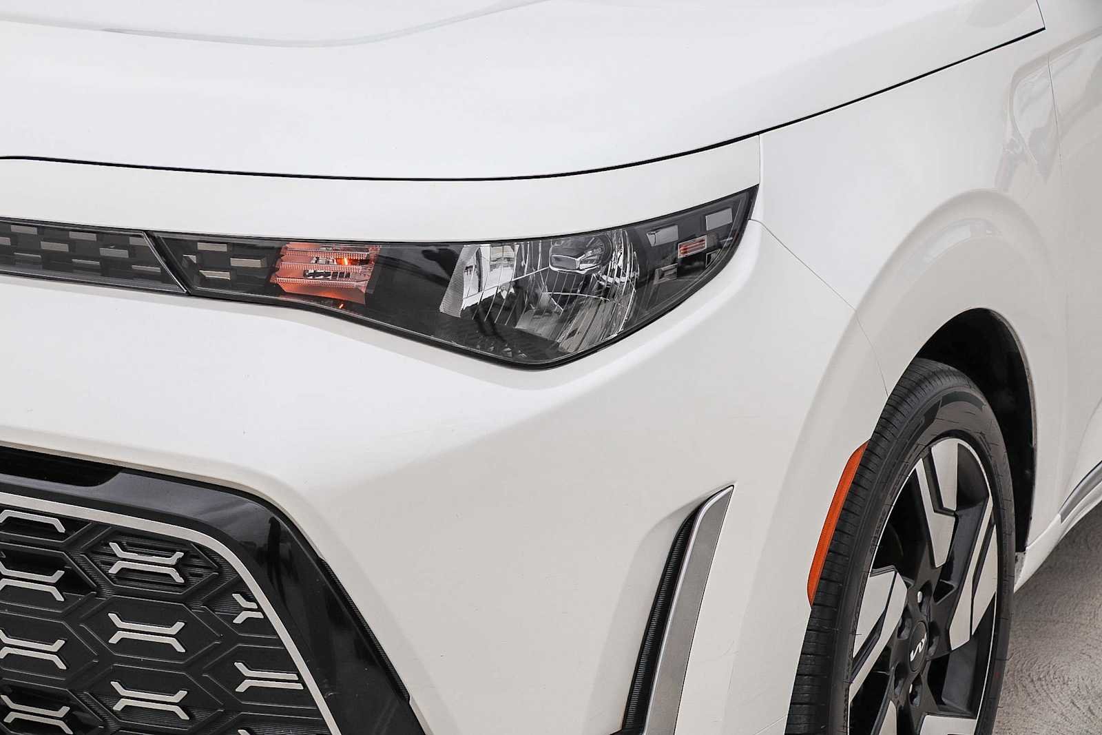 Used 2023 Snow White Pearl Kia GT-Line image 5