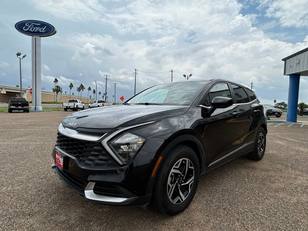 Used 2023 Black Kia LX image 3