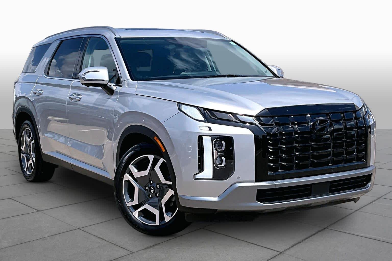 Used 2025 Typhoon Silver Hyundai SEL Premium 7P image 3