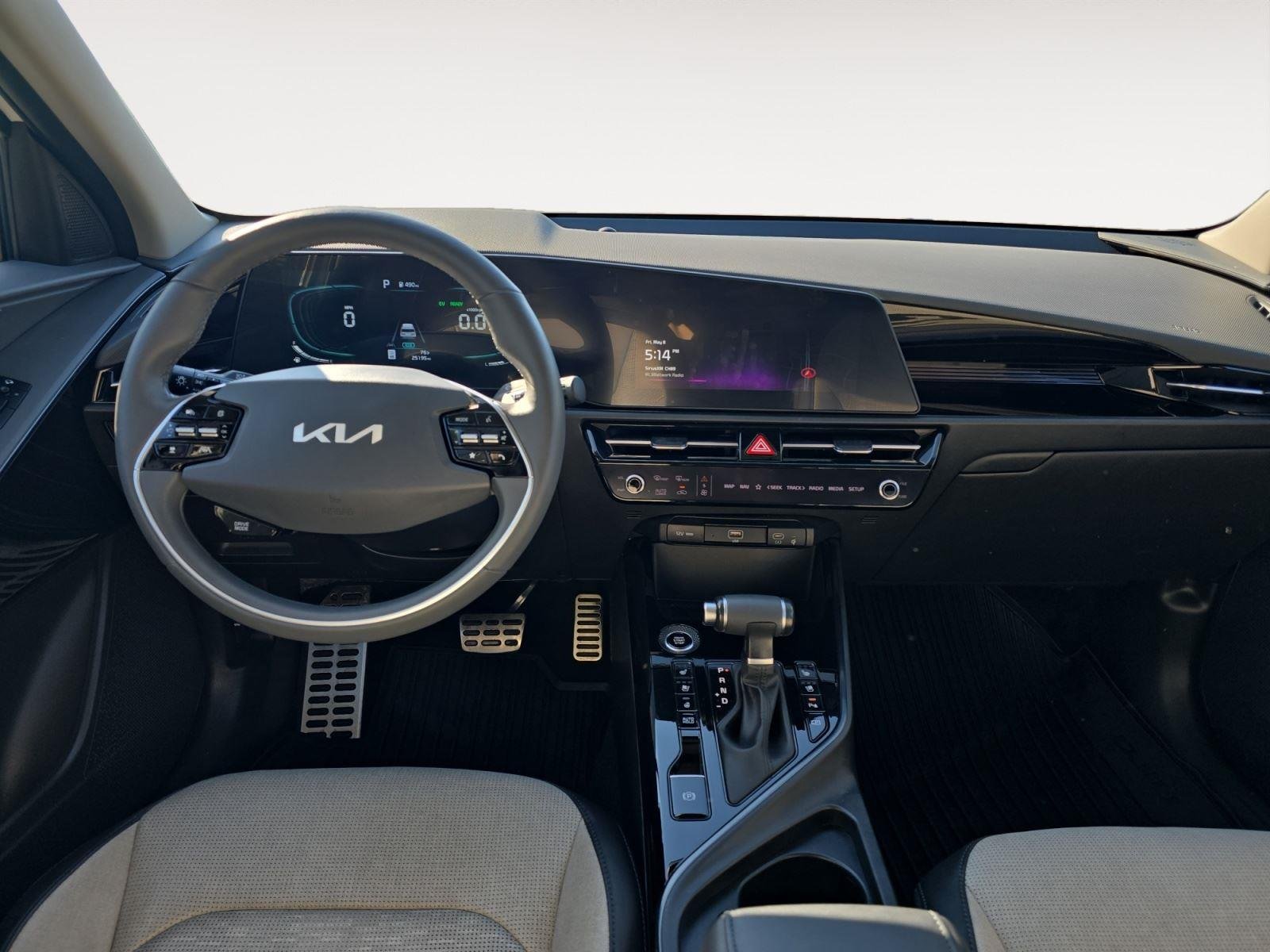 Used 2023 Snow White Pearl Kia SX Touring image 9