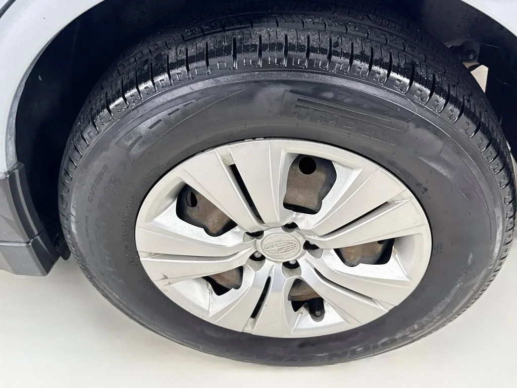 Used 2013 Ice Silver Metallic Subaru 2.5i image 32