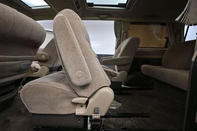 Used 1999 White Toyota Limited image 24