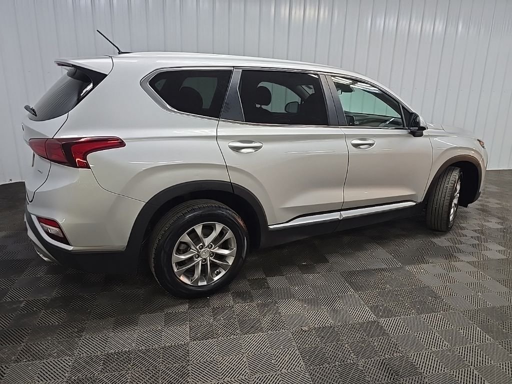 Used 2019 Silver Hyundai SE image 3