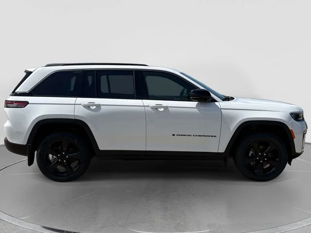 New 2026 Bright White Clear-Coat Exterior Paint Jeep Limited image 2