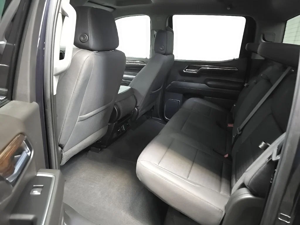 Used 2022 Silver GMC Elevation image 30