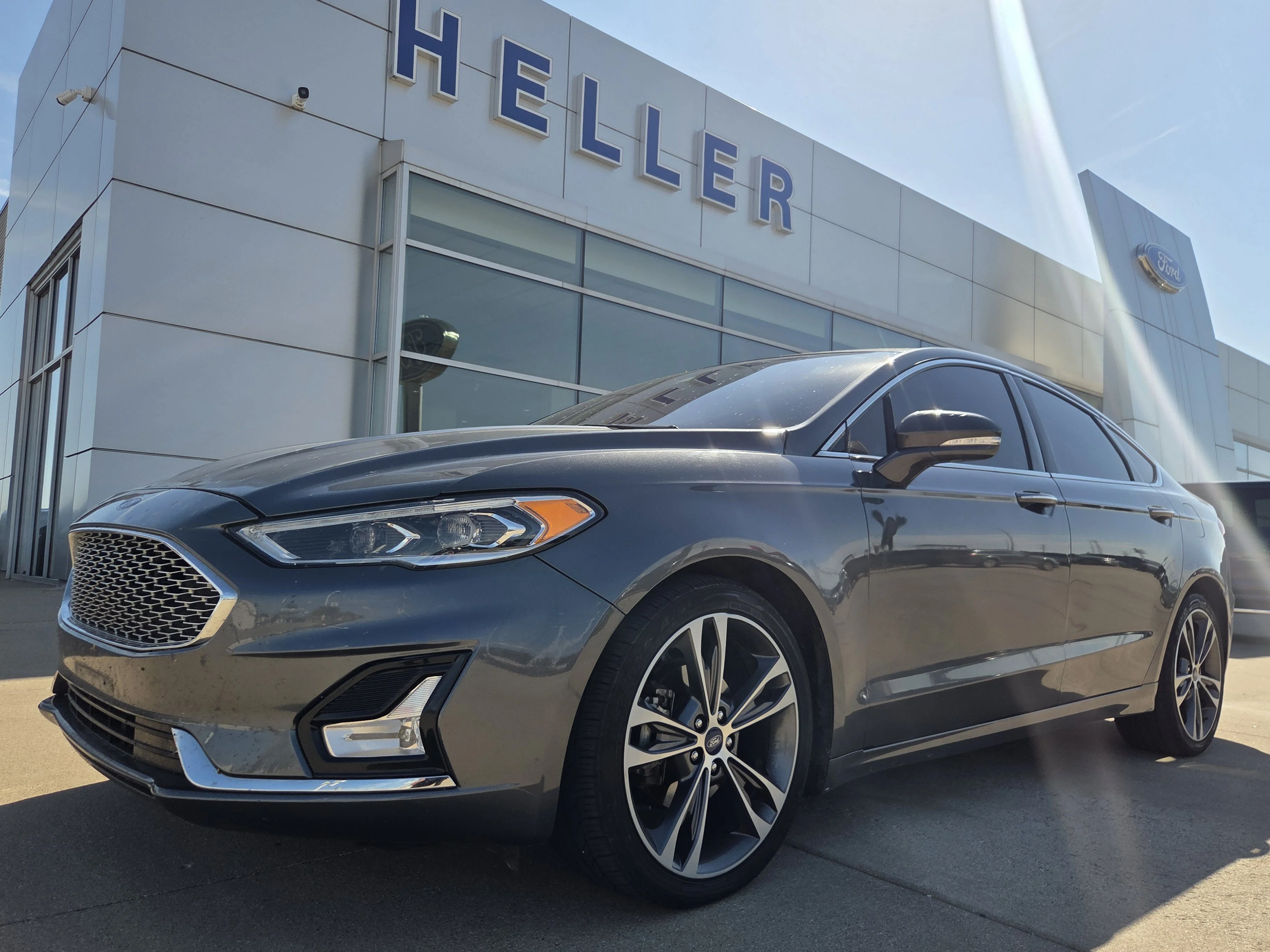 Used 2020 Magnetic Ford Titanium image 3