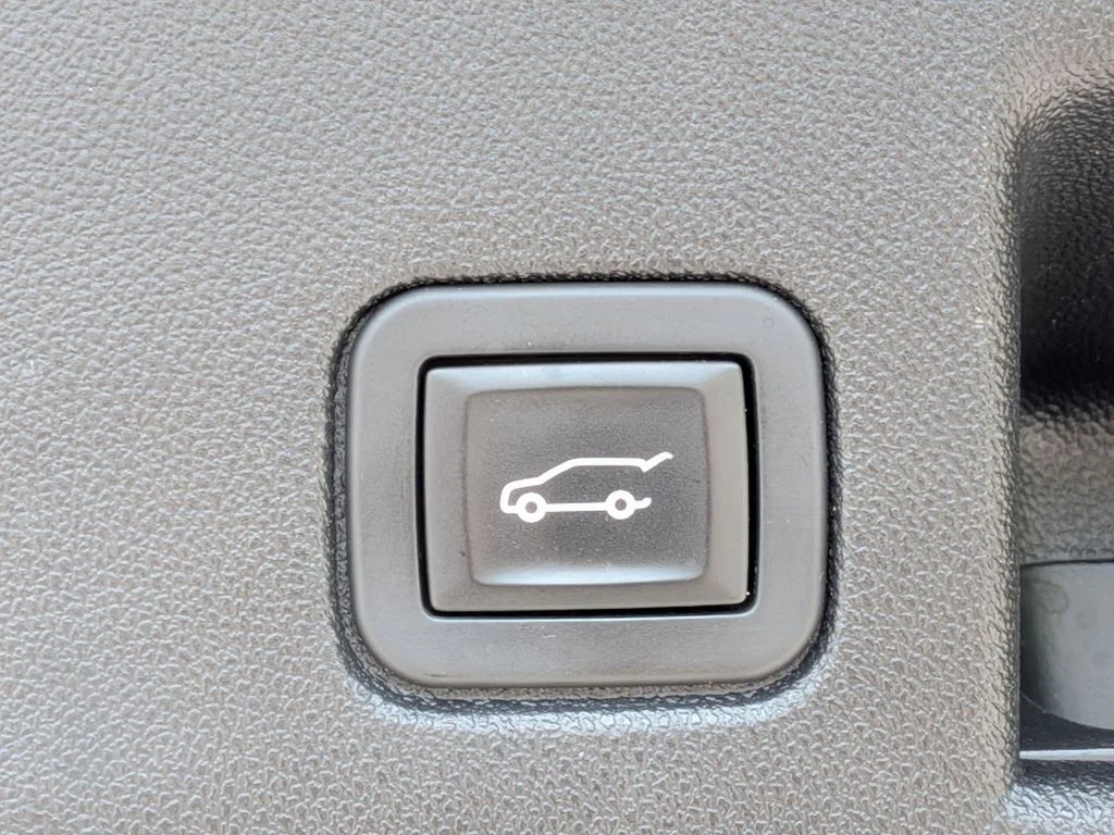 Used 2018 Black Chevrolet LT image 27