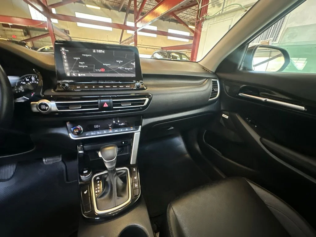 Used 2021 Gray Kia SX image 26