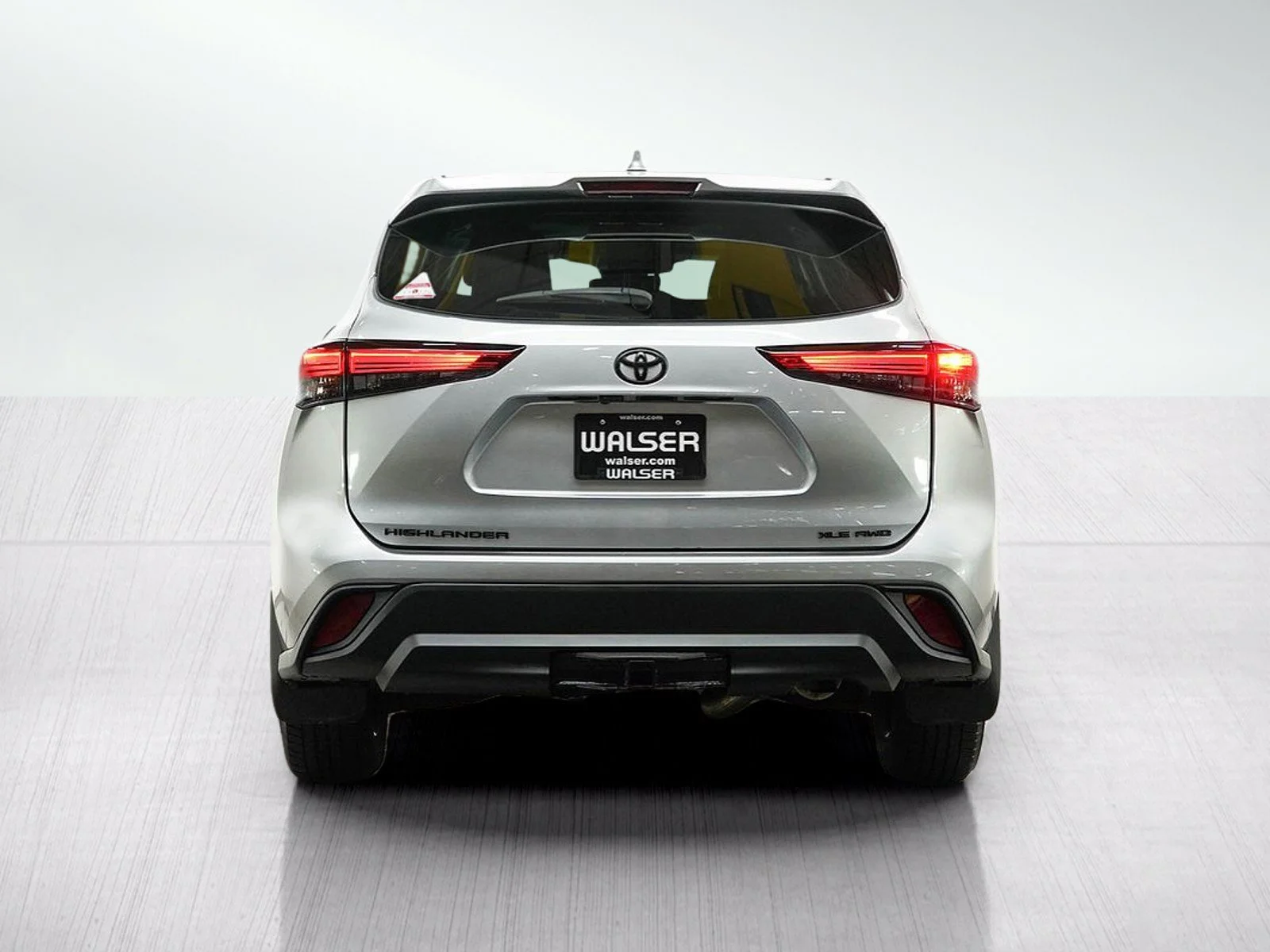 Used 2021 Silver Toyota 4D WAGON XLE AWD image 4