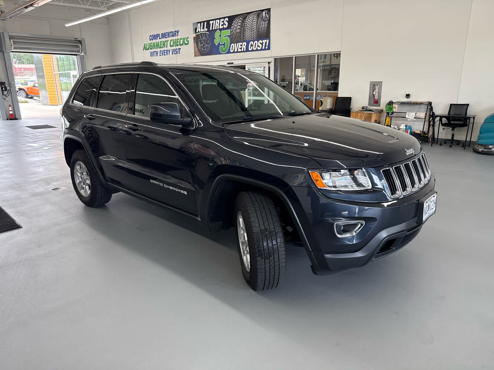 Used 2015 Maximum Steel Metallic Clearcoat Jeep Laredo image 3