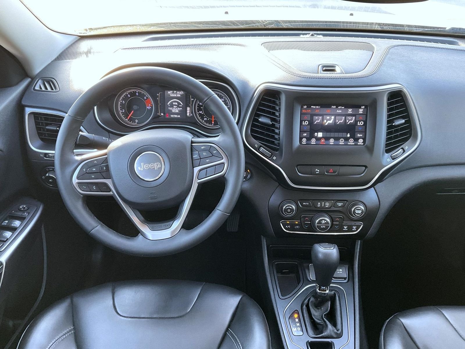Used 2019 Red Jeep Latitude Plus image 14