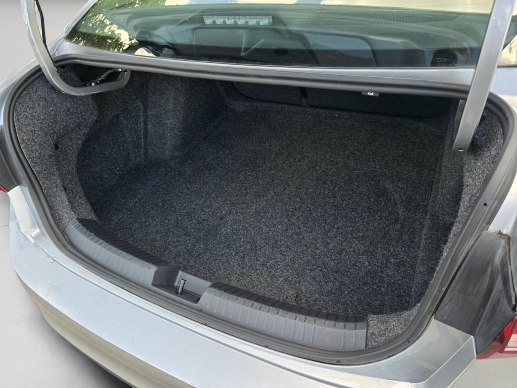 Used 2025 Pyrite Silver Metallic Volkswagen SE image 27