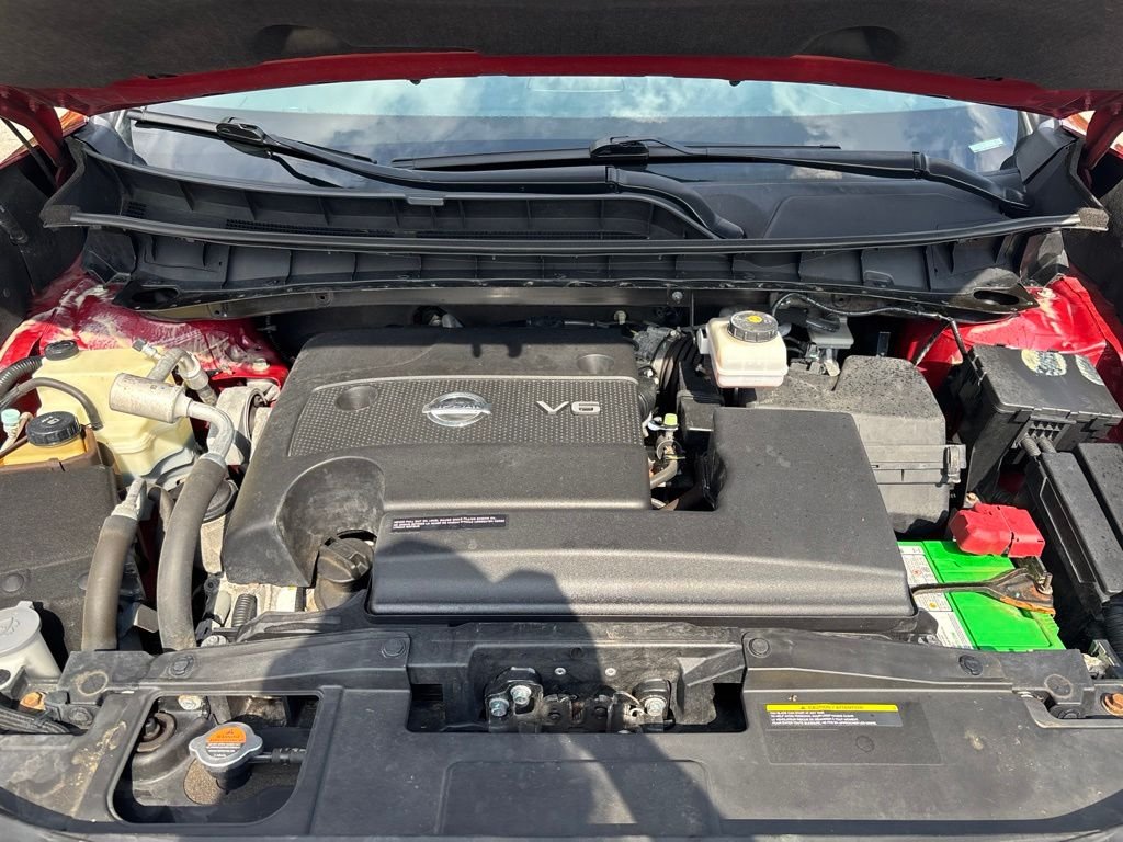 Used 2015 Red Nissan SV image 12
