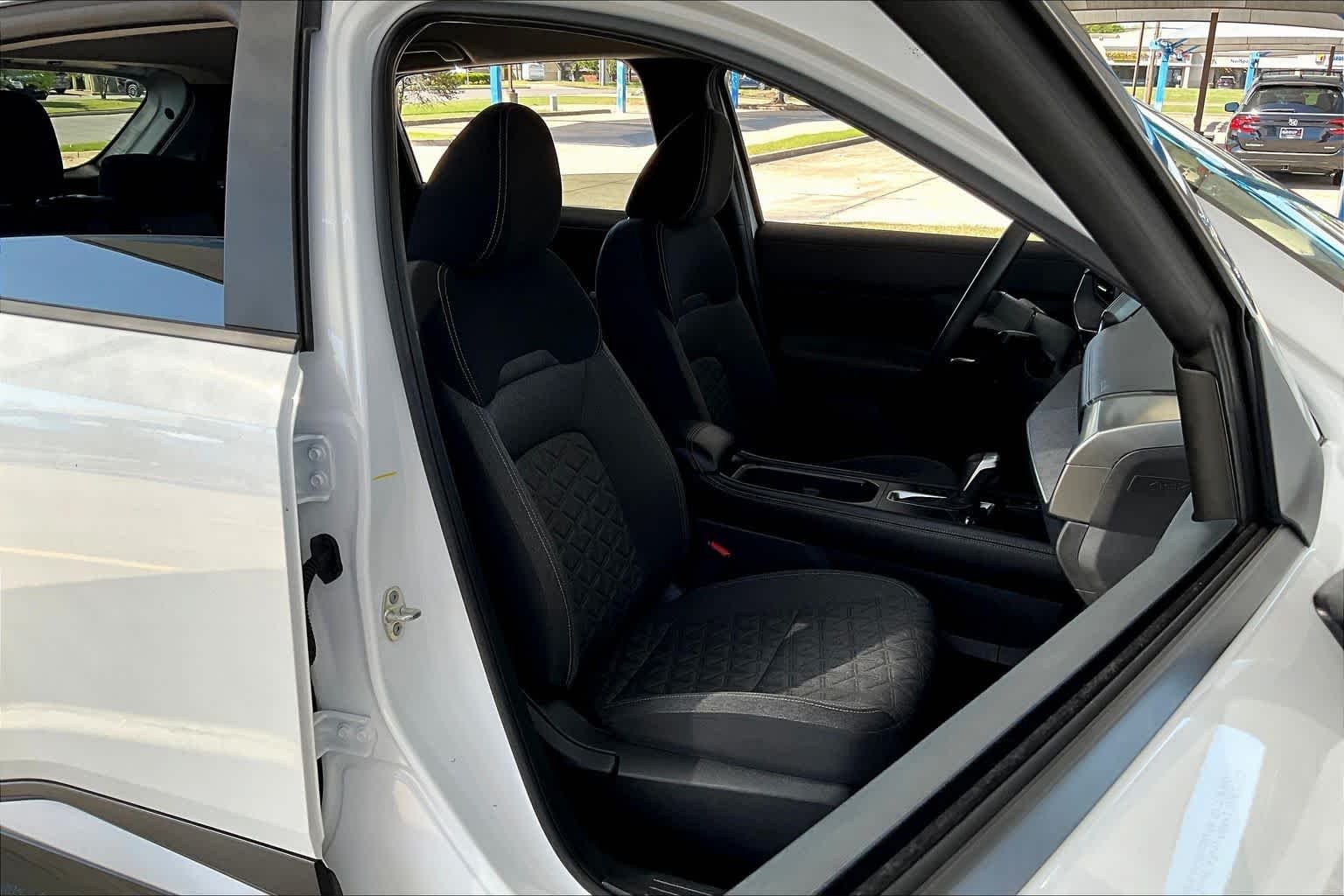 Used 2025 Aspen White Tricoat Nissan SV image 16