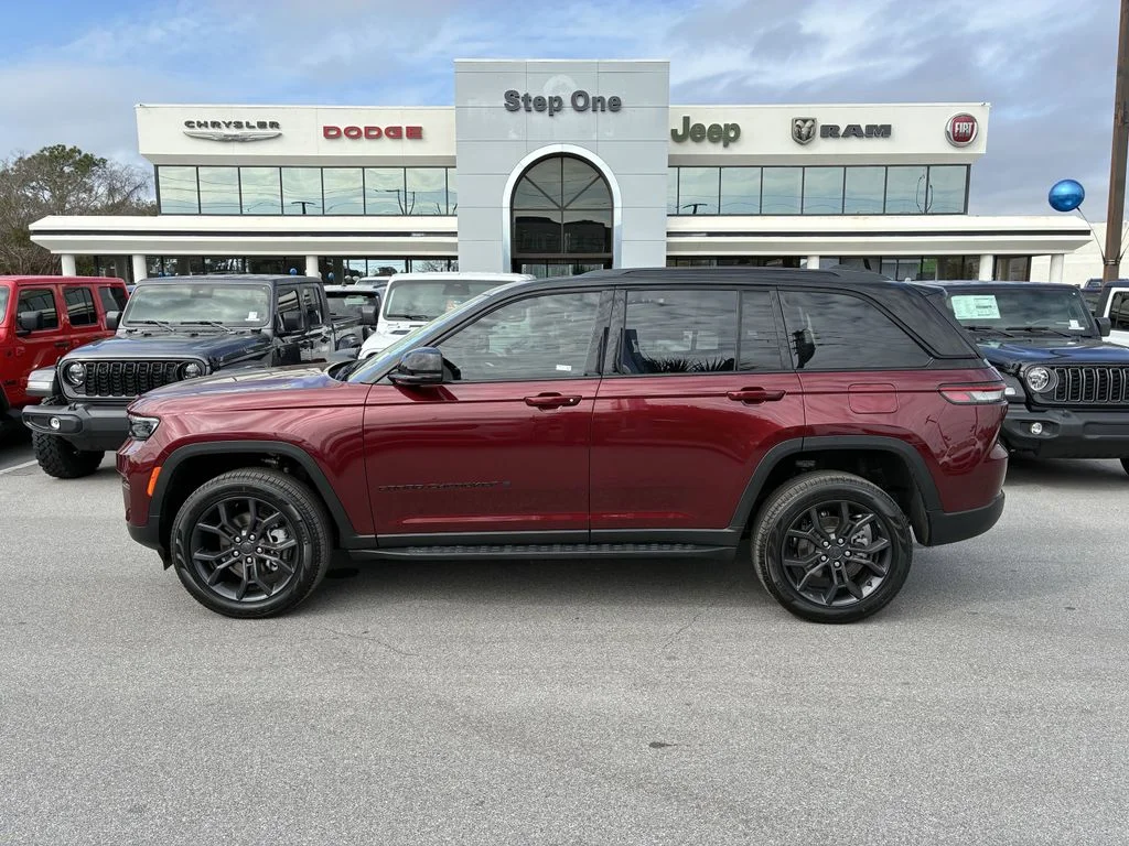 New 2025 Velvet Red Pearl-Coat Exterior Paint Jeep Limited image 8