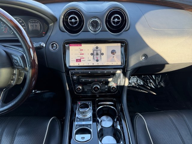 Used 2019 Santorini Black Metallic Jaguar R-Sport image 15