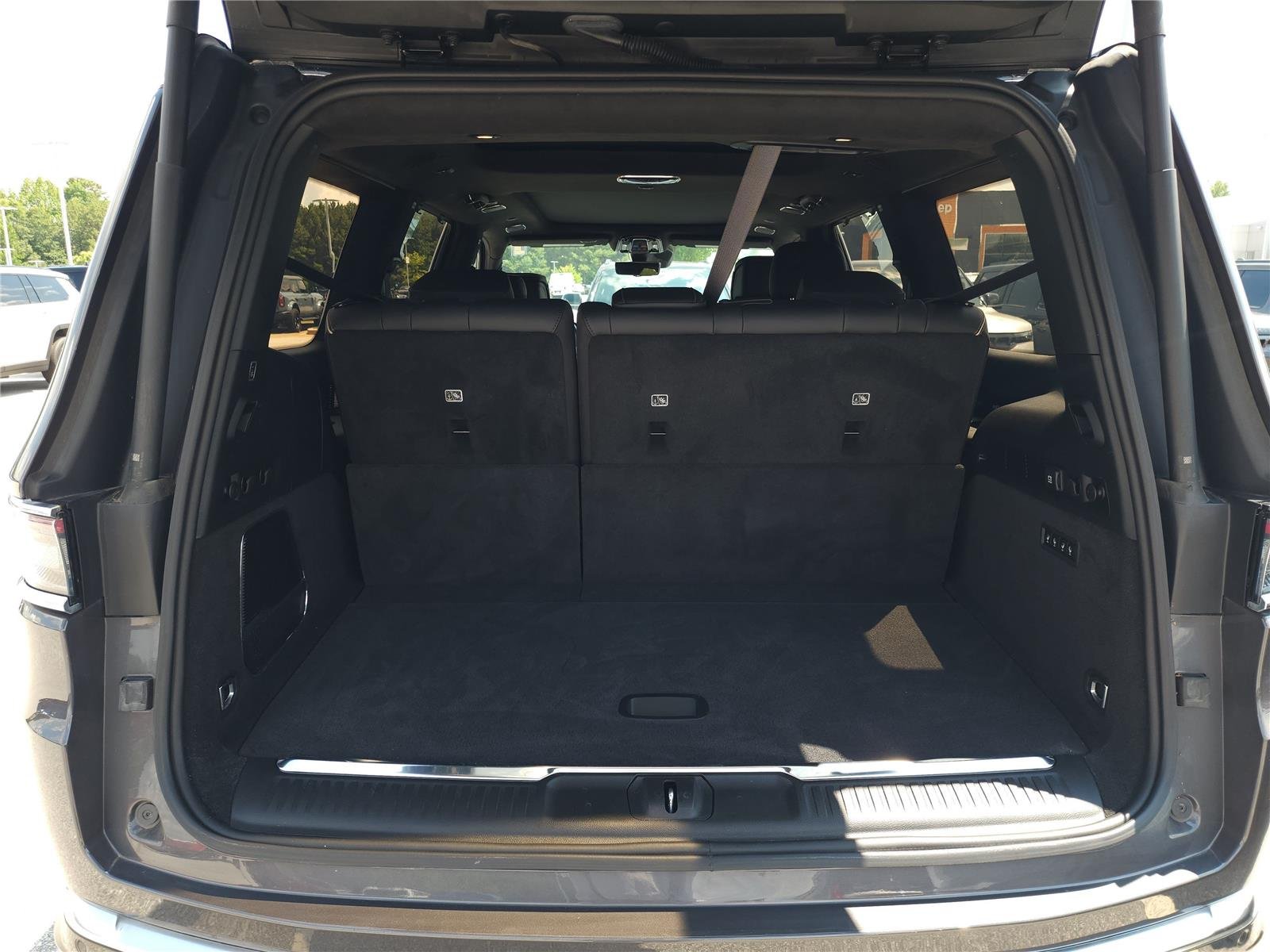 Certified Used 2024 Baltic Gray Metallic Clearcoat Jeep Series III image 15