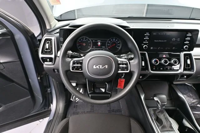 2023 Kia Sorento LX - Photo 25