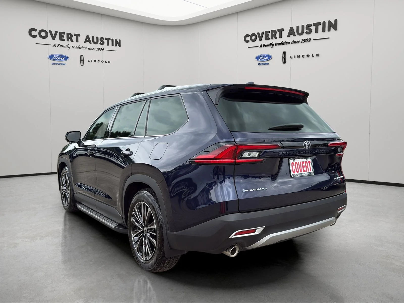 Used 2025 Blue Toyota MAX Platinum image 3