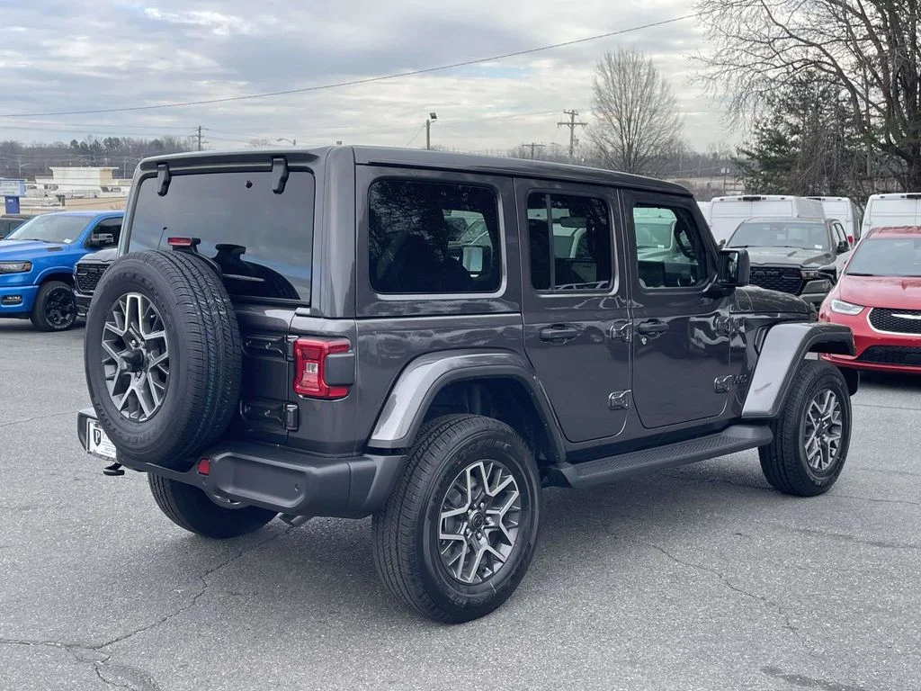 New 2026 Granite Crystal Metallic Clear-Coat Exterior Paint Jeep Sahara image 8