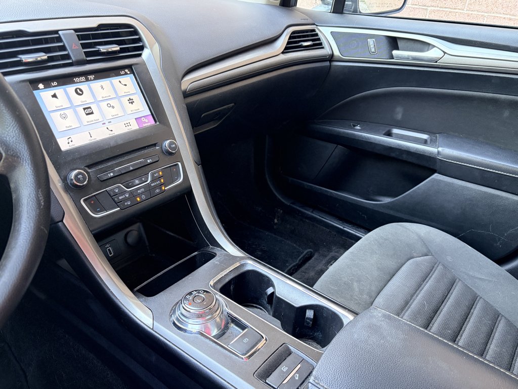 Used 2018 Magnetic Metallic Ford SE image 12
