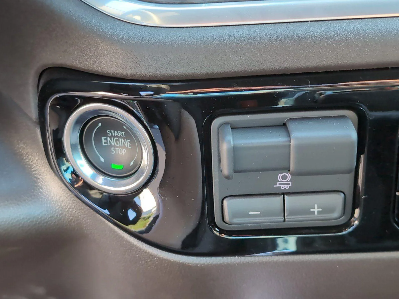 New 2026 Sterling Metallic GMC SLT image 26