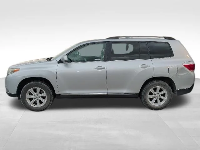 Used 2012 Silver Toyota SE image 7