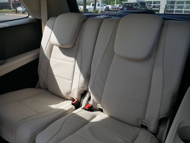 New 2026 MANUFAKTUR Moonlight White Metallic Mercedes-Benz GLS 450 image 47