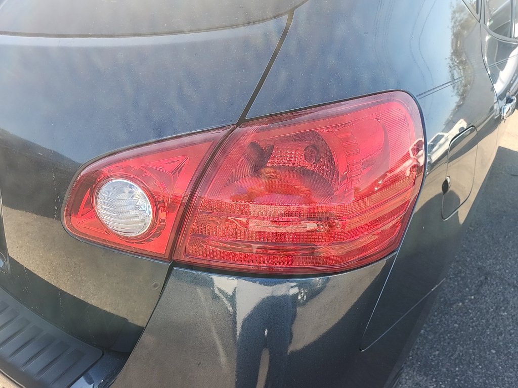 Used 2015 Graphite Blue Nissan S image 13