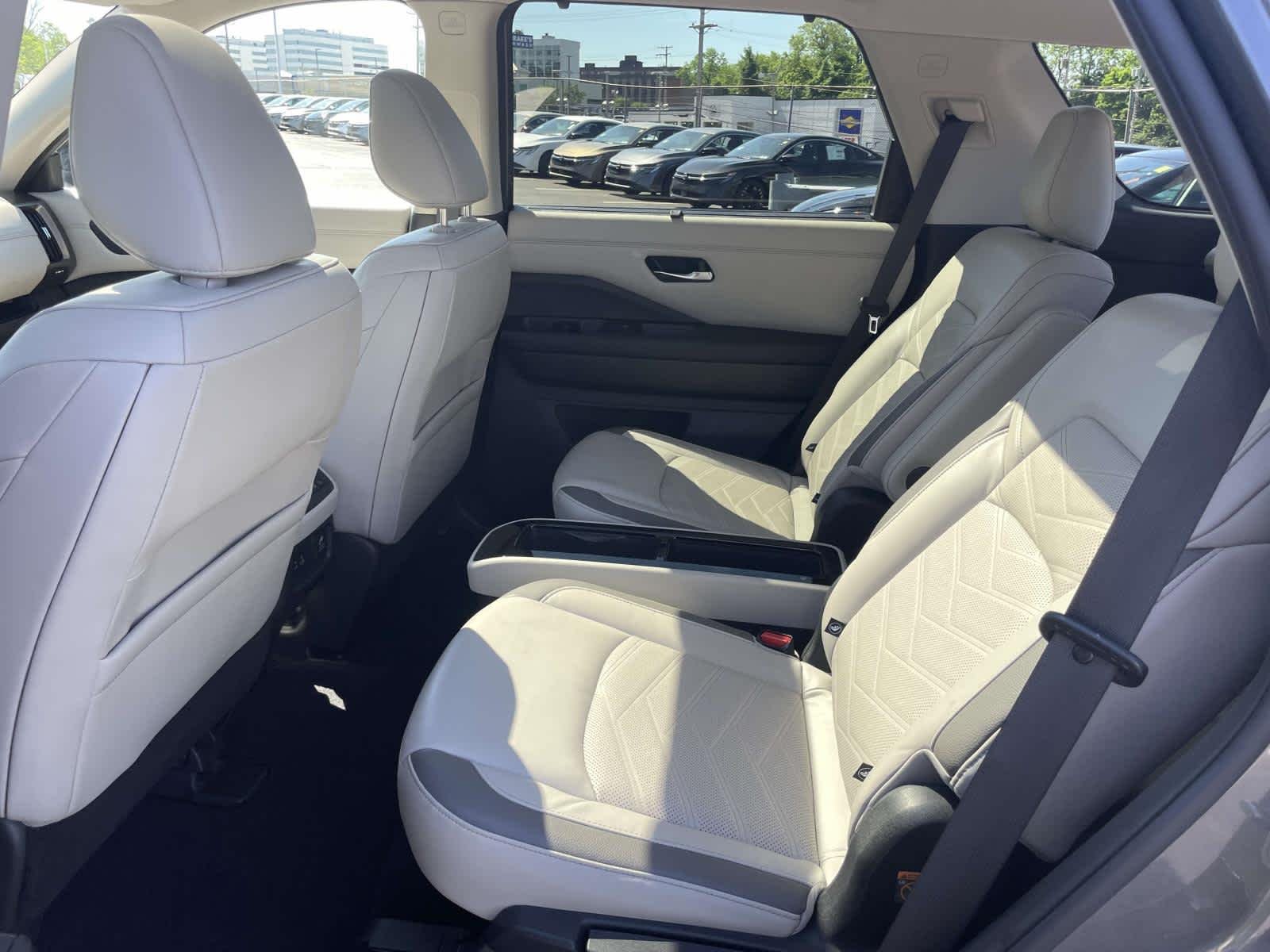 Used 2022 Gun Metallic Nissan Platinum image 23