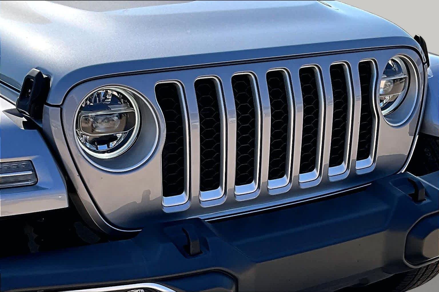 Used 2021 Billet Silver Metallic Clearcoat Jeep Unlimited Sahara image 28