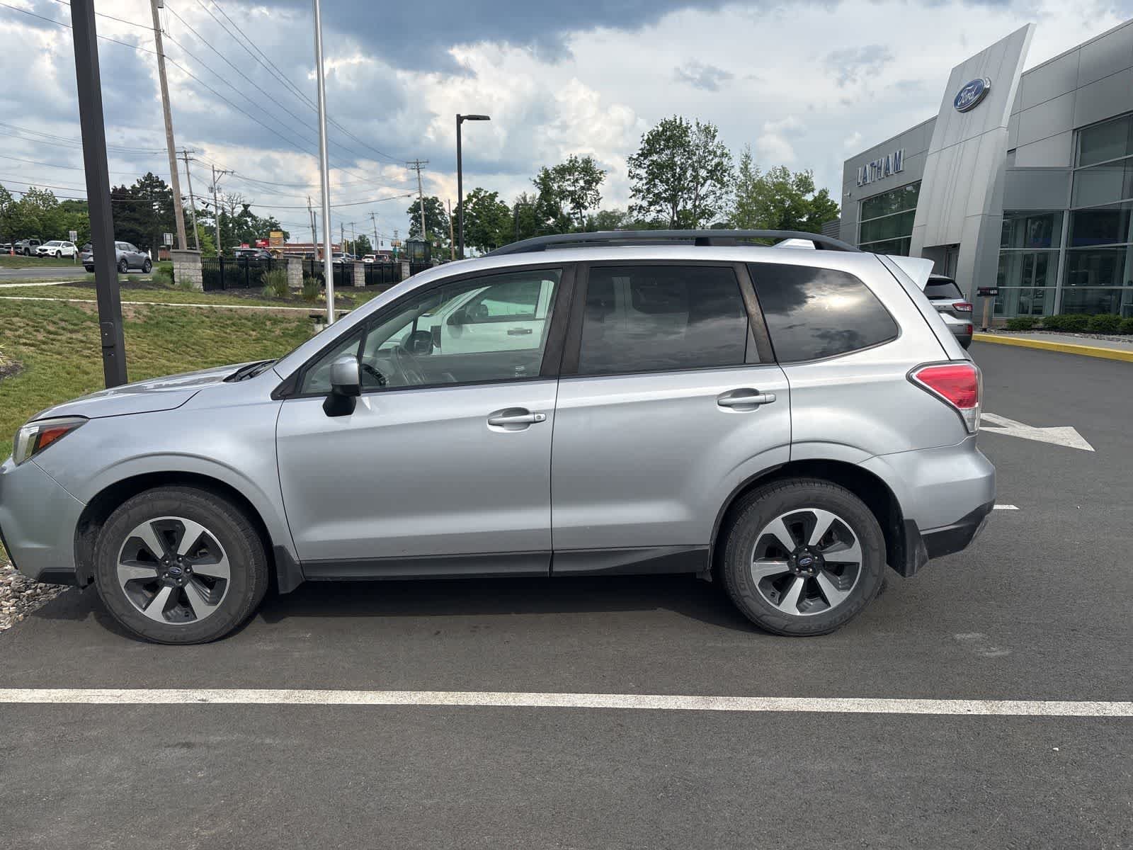 Used 2017 Ice Silver Metallic Subaru Premium image 2