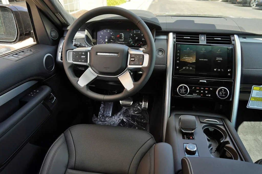 New 2026 Carpathian Grey Land Rover Dynamic SE image 15