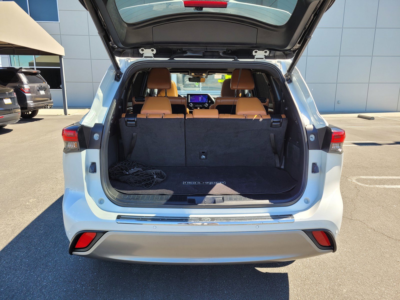 Used 2023 White Toyota  image 10