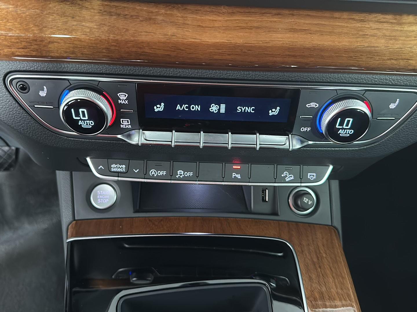 Used 2023 Daytona Gray Pearl Effect Audi S line Premium image 33