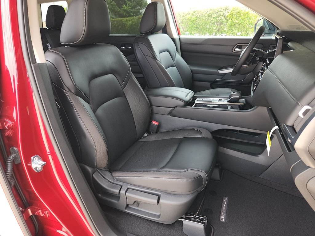 New 2026 Scarlet Ember Tintcoat Nissan SL image 13