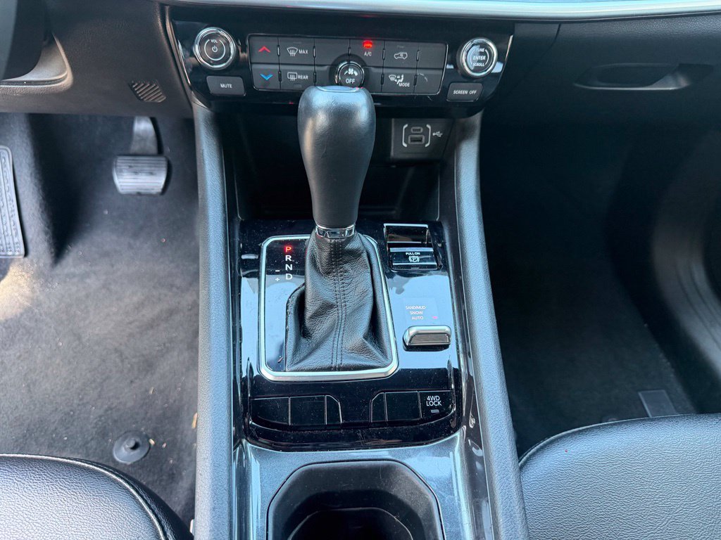 Used 2024  Jeep Latitude image 22