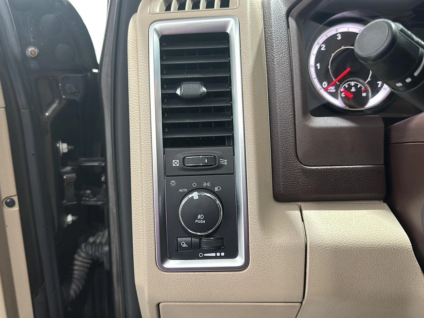 Used 2016 Luxury Brown Pearlcoat Ram Big Horn image 14