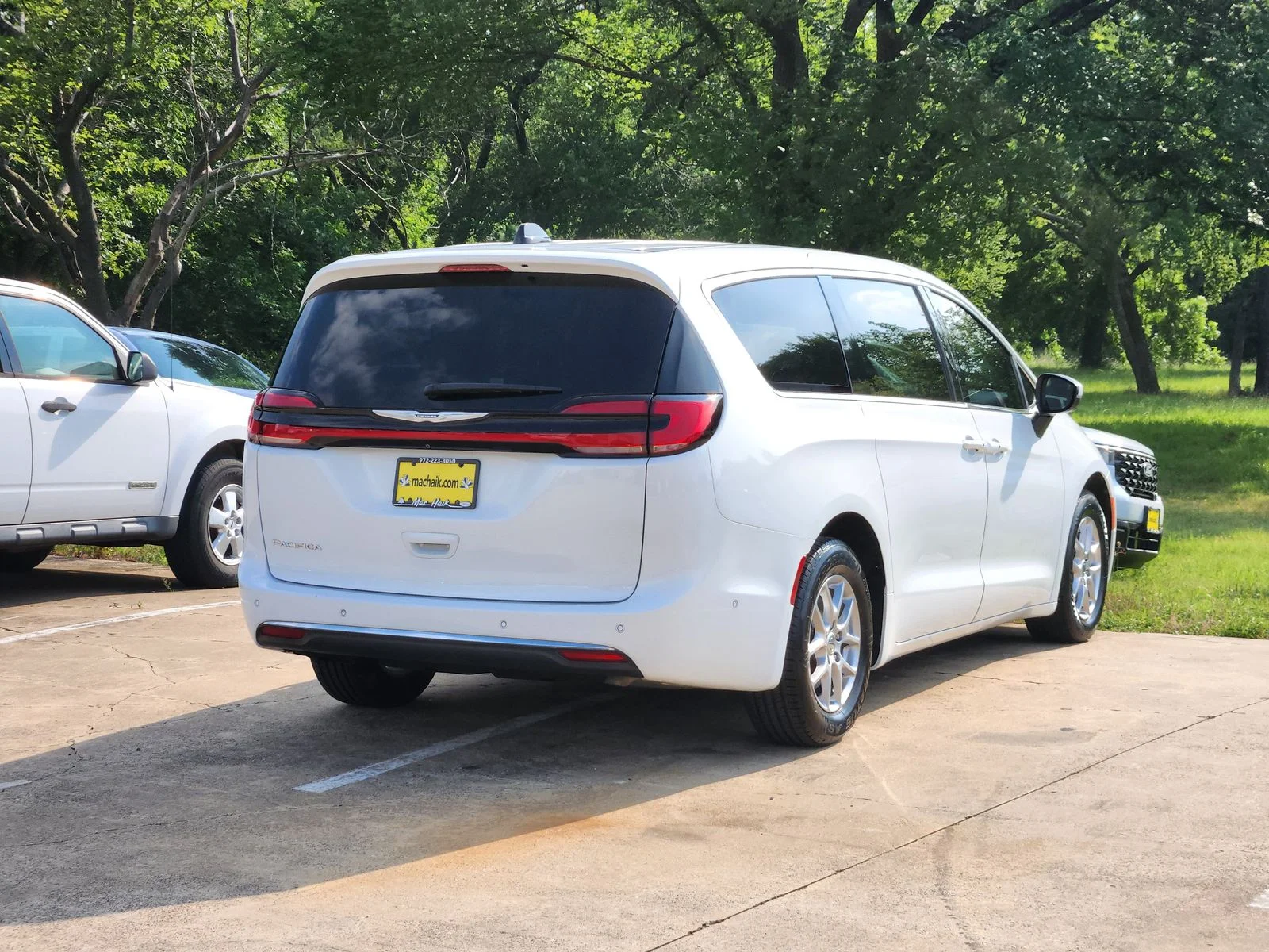 Used 2023 White Chrysler Touring L image 6