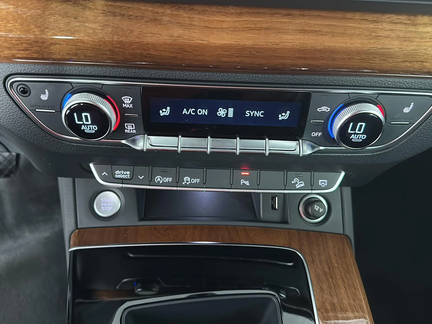 Used 2023 Daytona Gray Pearl Effect Audi S line Premium image 33